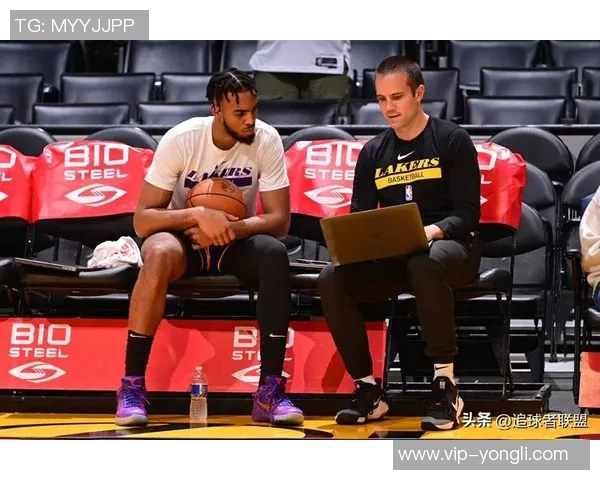 奥特称赞布克的坚韧精神是球队核心力量与领袖风范的完美体现